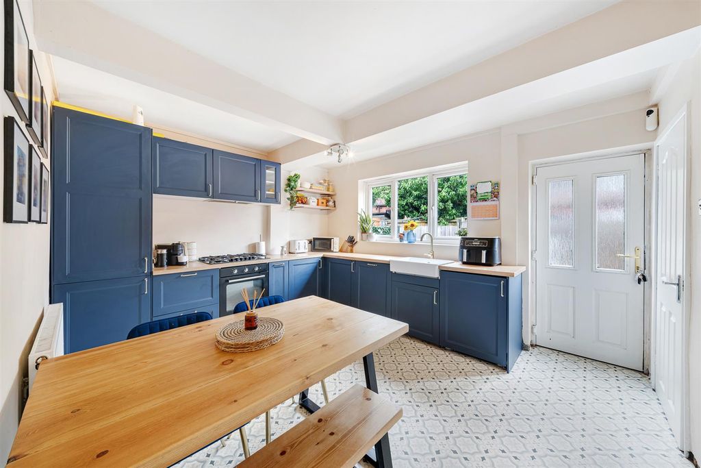 Property photo 3 of 17 32 Paradise Lane-18.Jpg