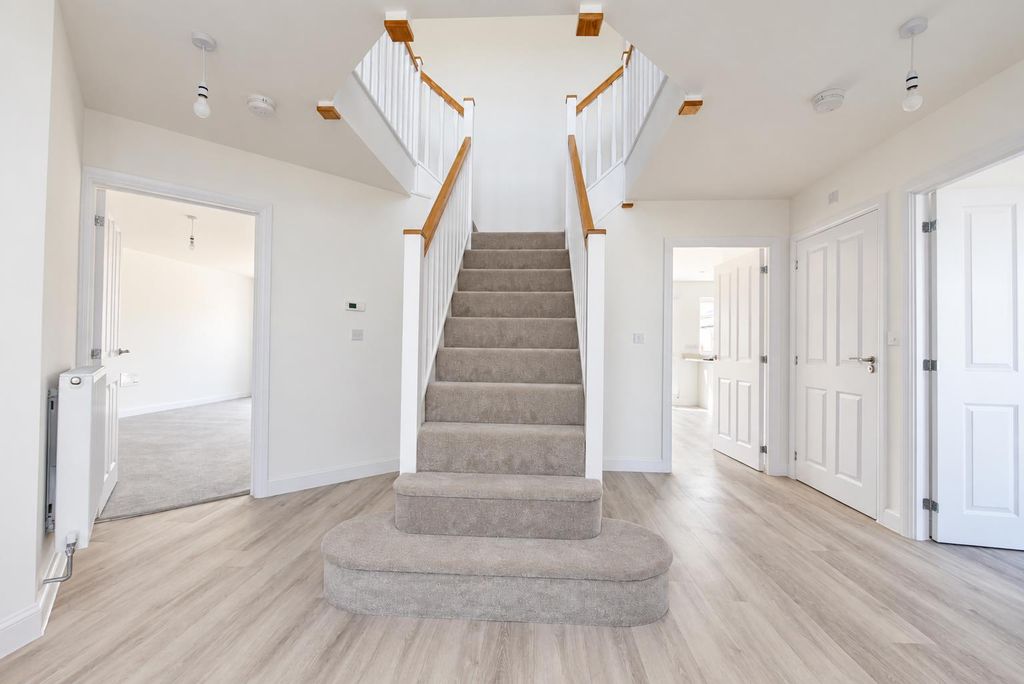 Property photo 3 of 24 Entrance Hall