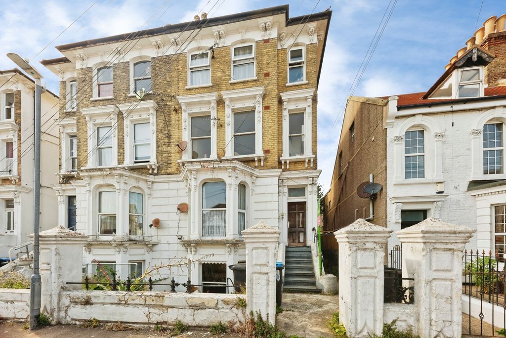 Property photo 1 of 19 Pbox-Img.Jpg