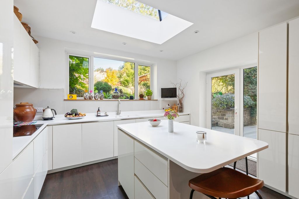 Property photo 3 of 25 Picture 3