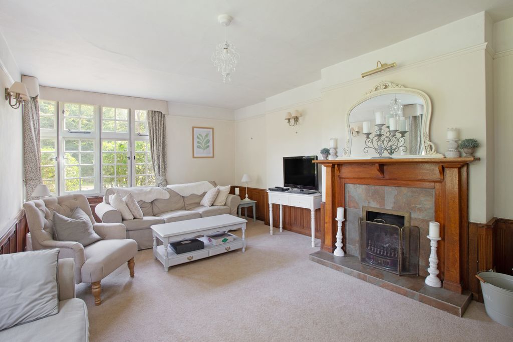 Property photo 2 of 26