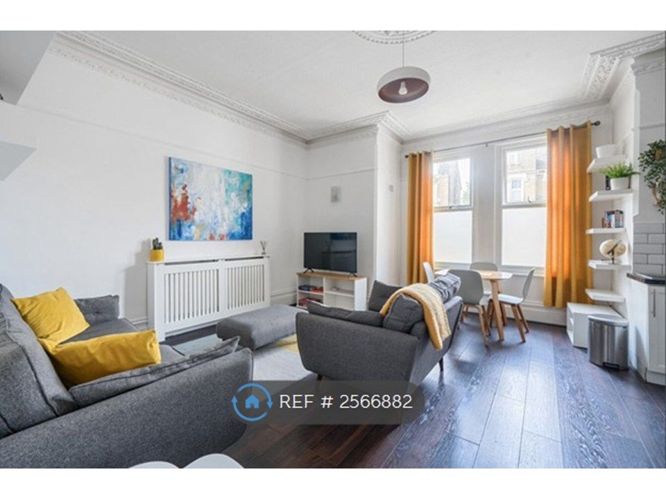 Property photo 1 of 11 Living Room