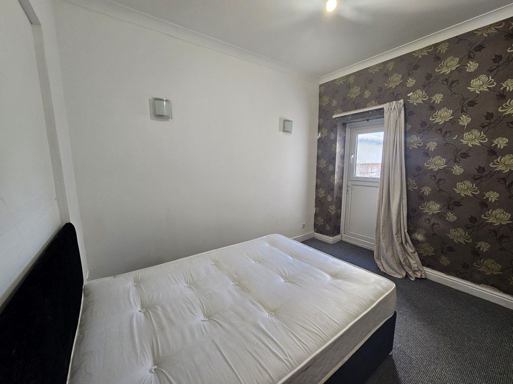 Property photo 1 of 2 Room