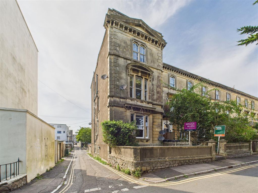 Property photo 1 of 12 1 - Flat With Parking For Auction, Weston-Super-Ma