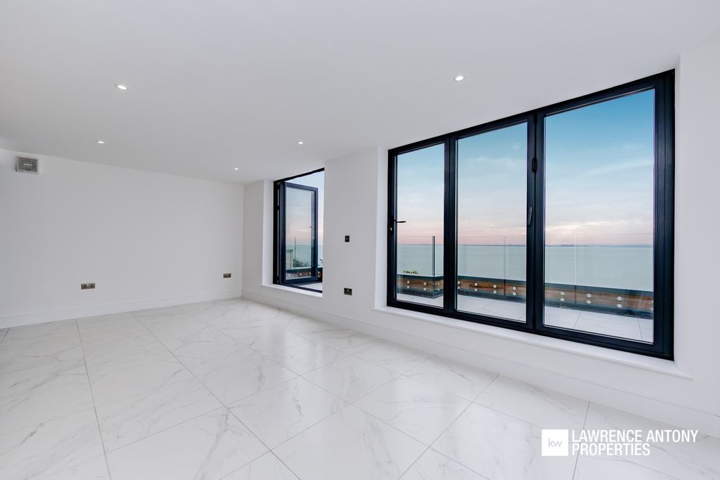 Additional image 11 of 2 bed flat for saleGrand Parade, Leigh-On-Sea SS9