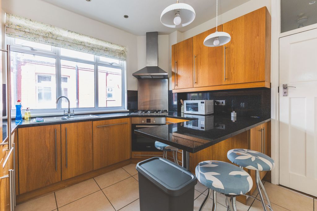 Property photo 2 of 35