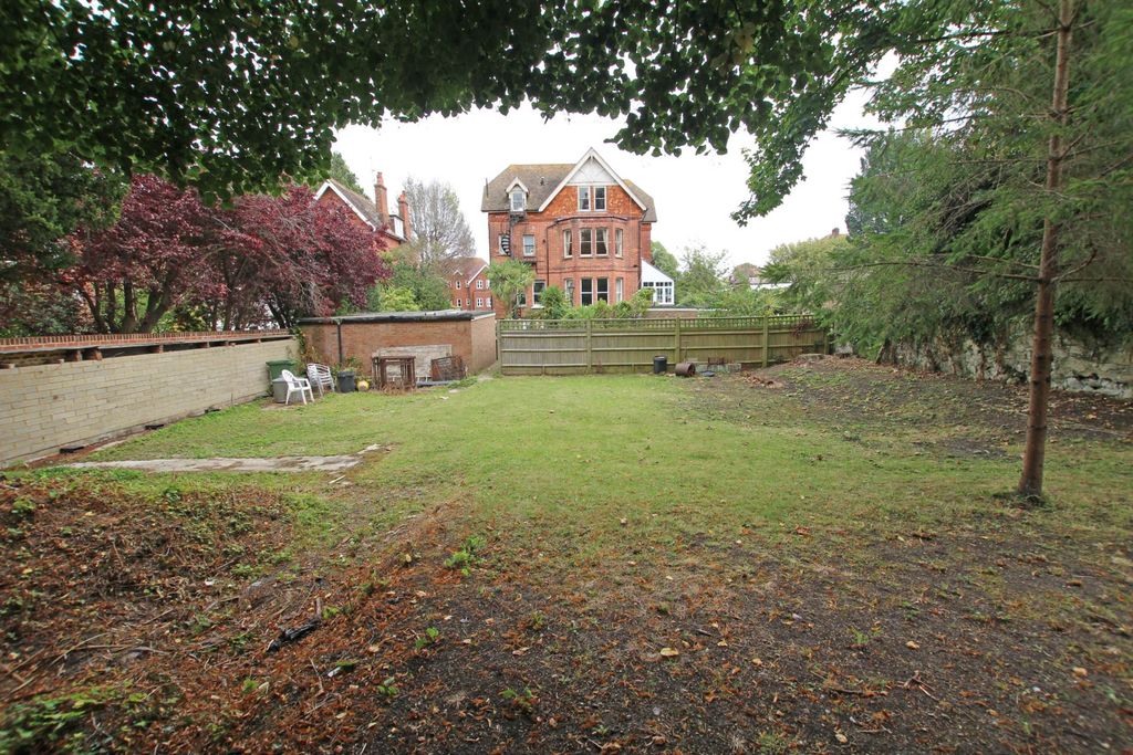 Additional image 19 of 5 bed flat for saleGrassington Road, Eastbourne BN20