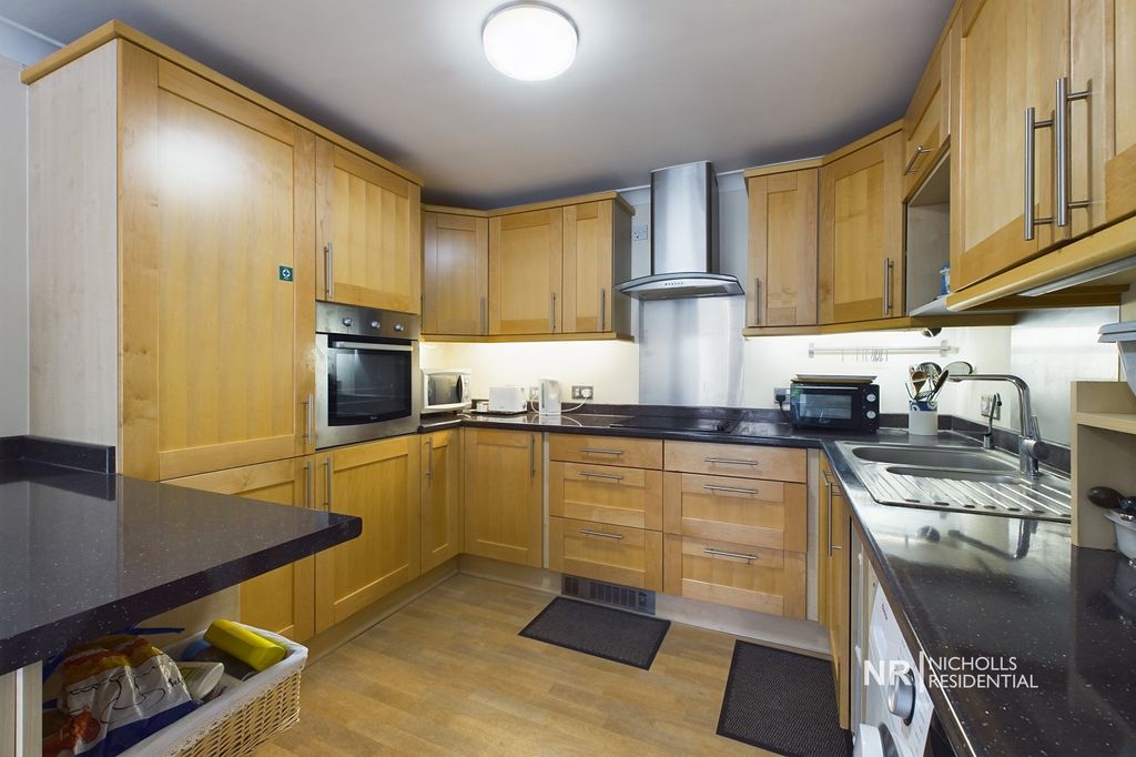 Property photo 3 of 10 Kitchen