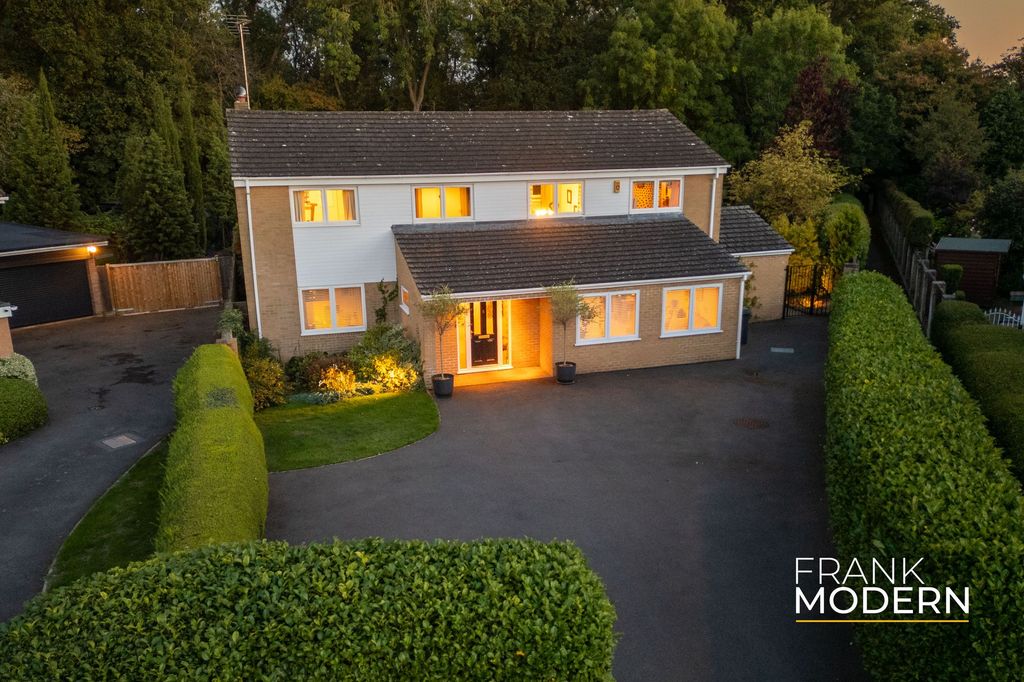 Property photo 1 of 51 Dusk