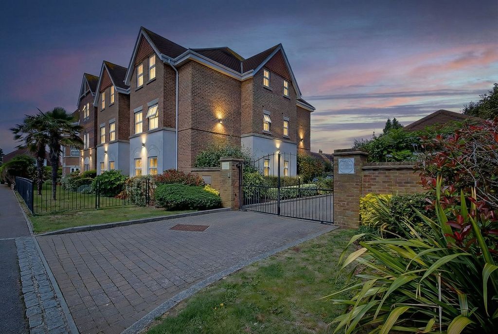 Property photo 1 of 11 Twilight