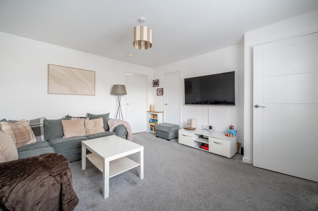 Property photo 3 of 19