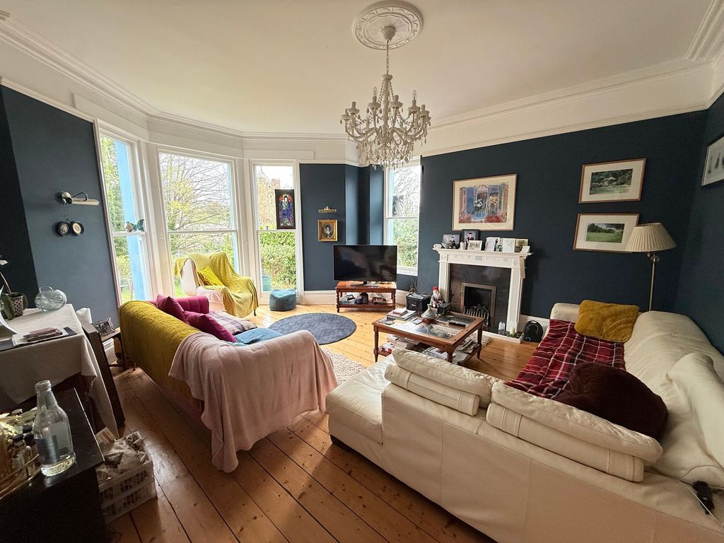 Property photo 3 of 43