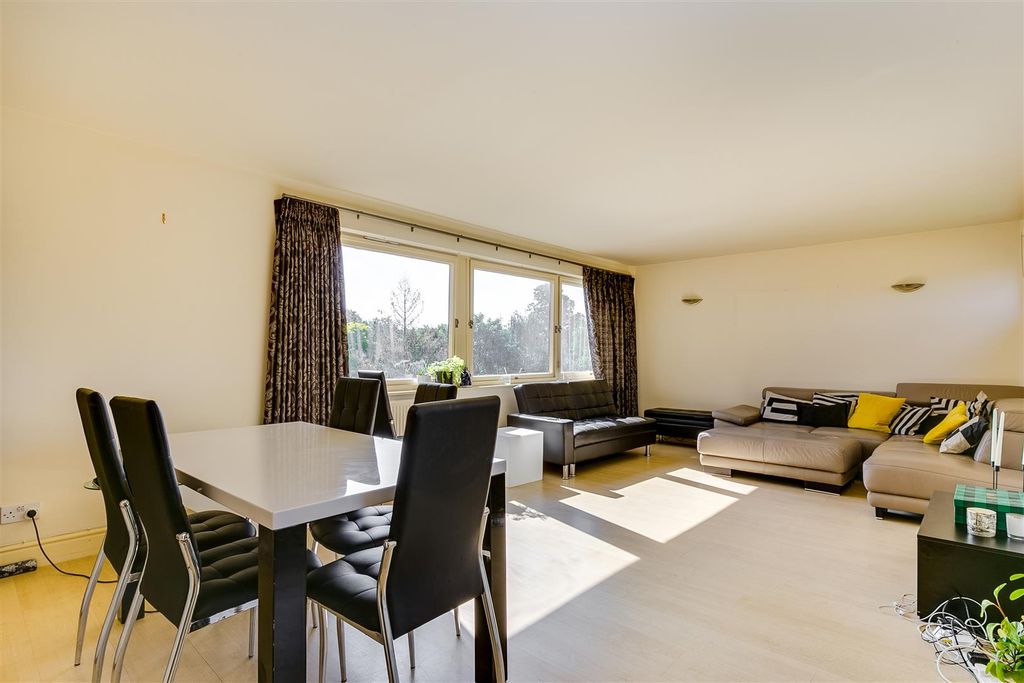 Property photo 2 of 12 Westside, W6 - For Sale