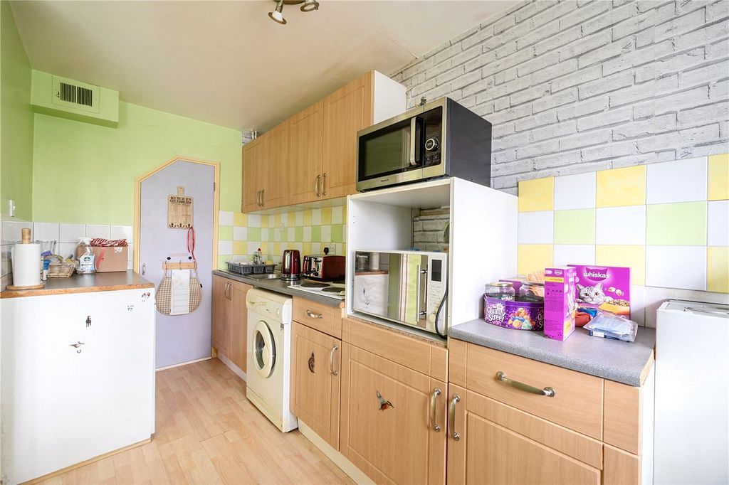 Property photo 3 of 22 Picture No. 23