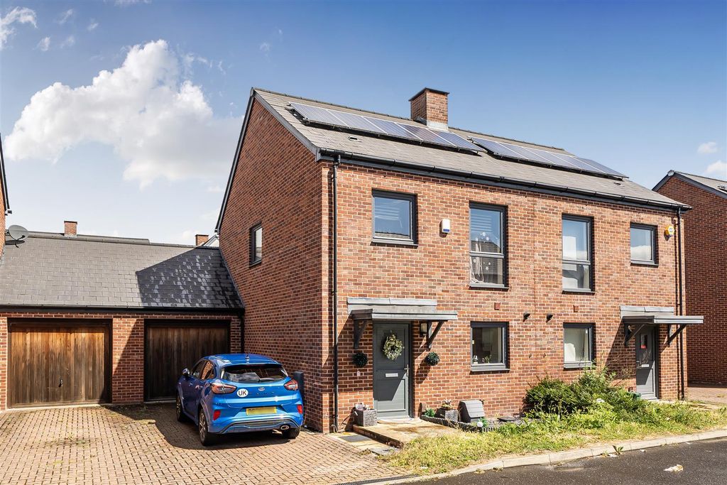 Property photo 1 of 16 External