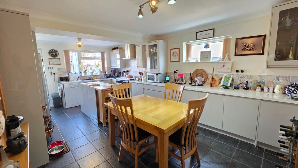 Property photo 2 of 18