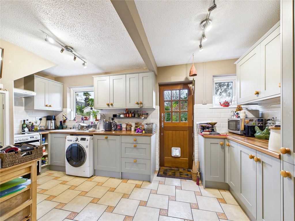 Property photo 2 of 21 Kitchen