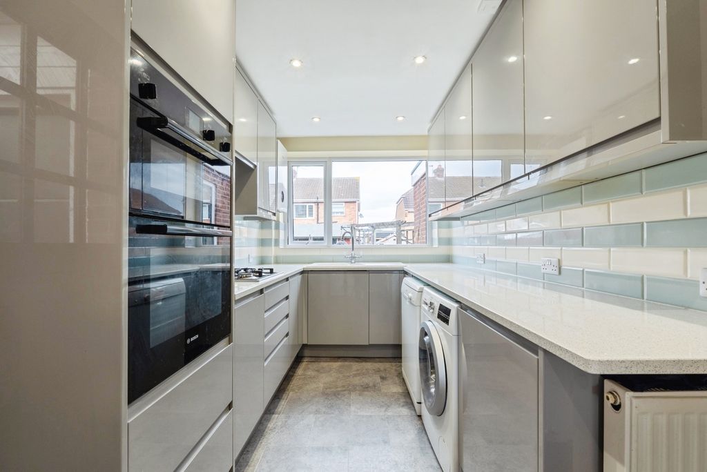 Property photo 2 of 12 Kitchen