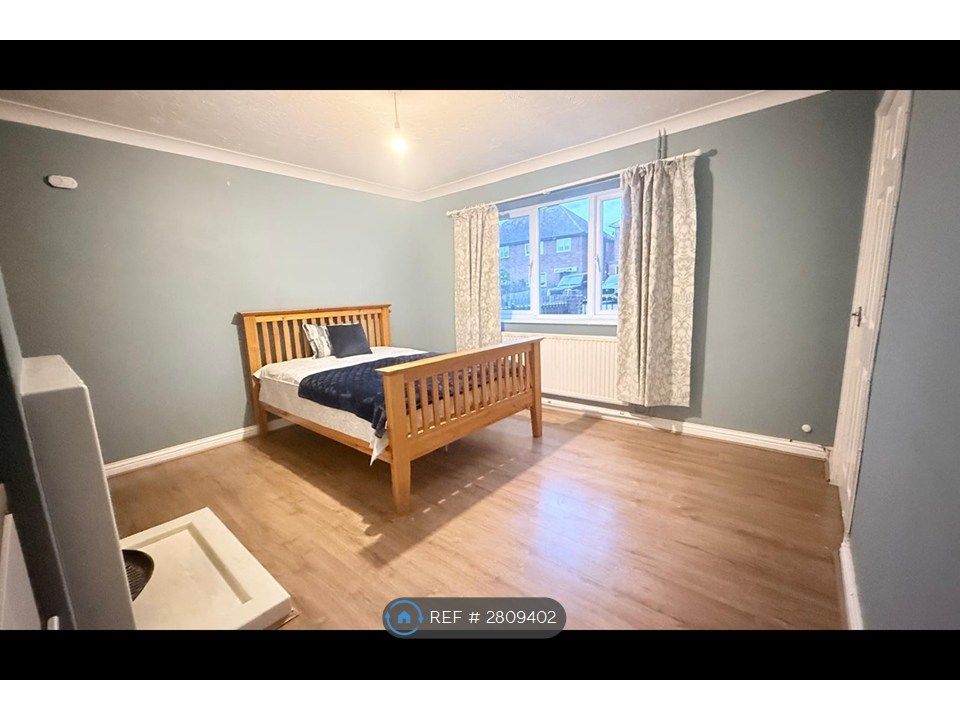 Property photo 3 of 35 Available - Room 4 - Dble Rm For Single Occupancy