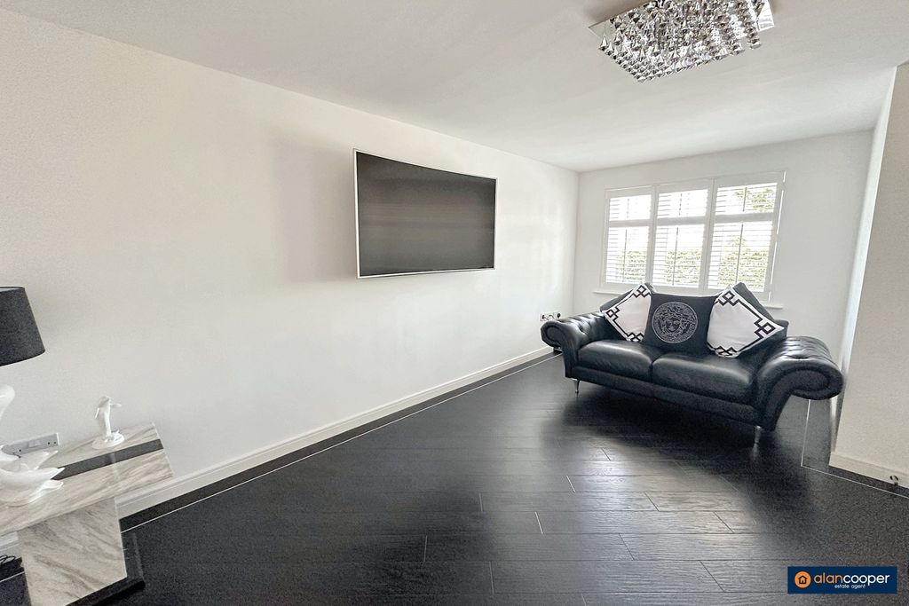 Property photo 3 of 22 3975023