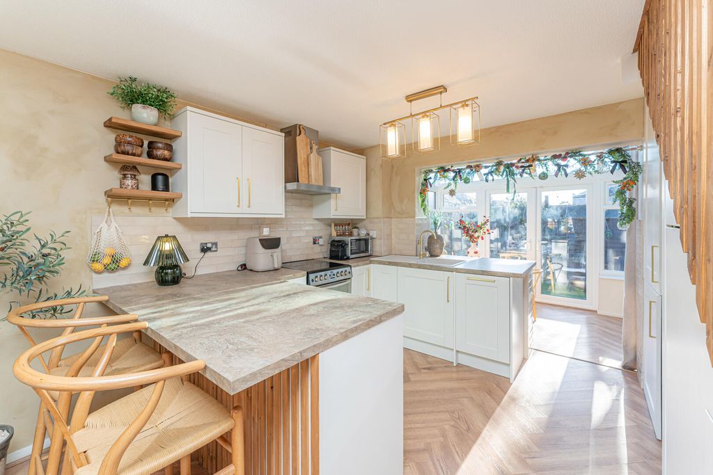 Property photo 3 of 21 Kitchen