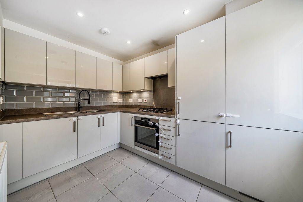 Property photo 2 of 14 Kitchen