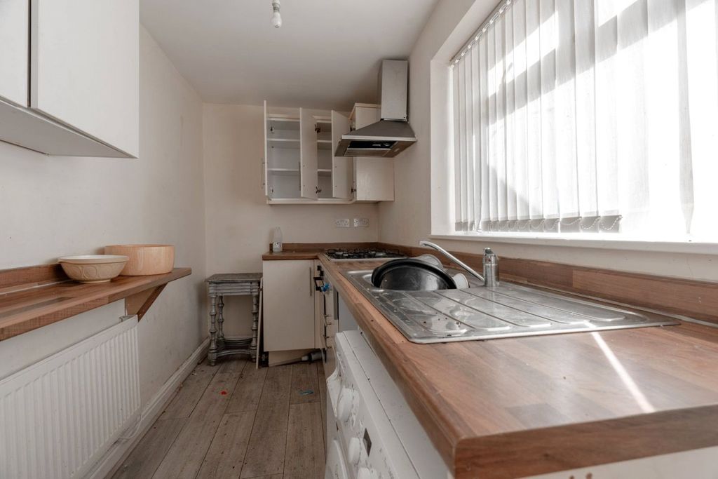 Property photo 3 of 11 Picture No. 13