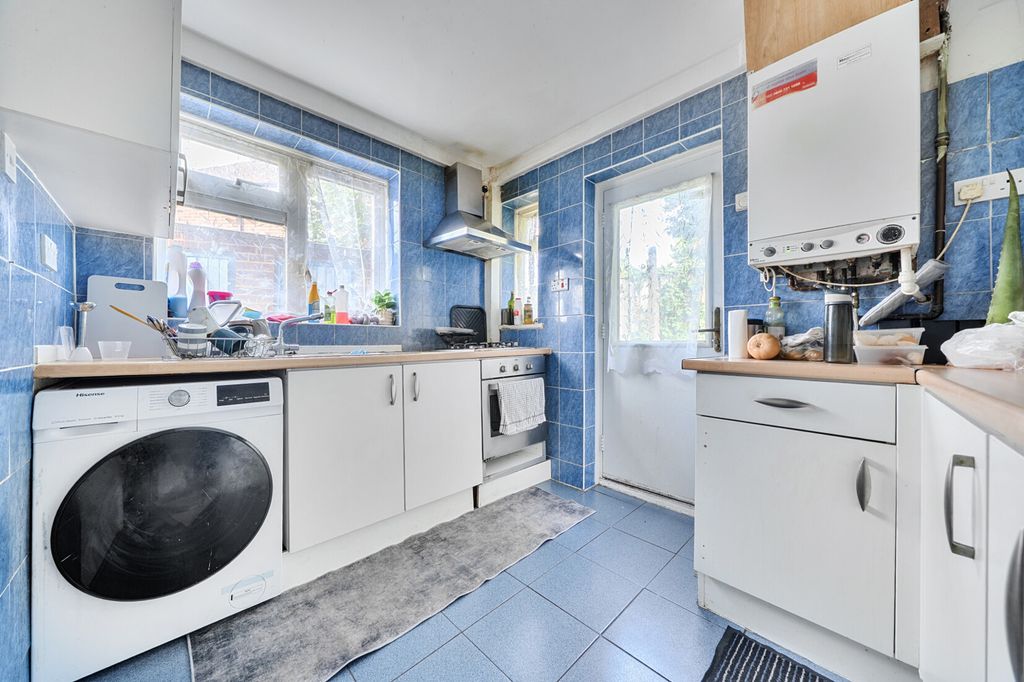 Property photo 2 of 12 Kitchen