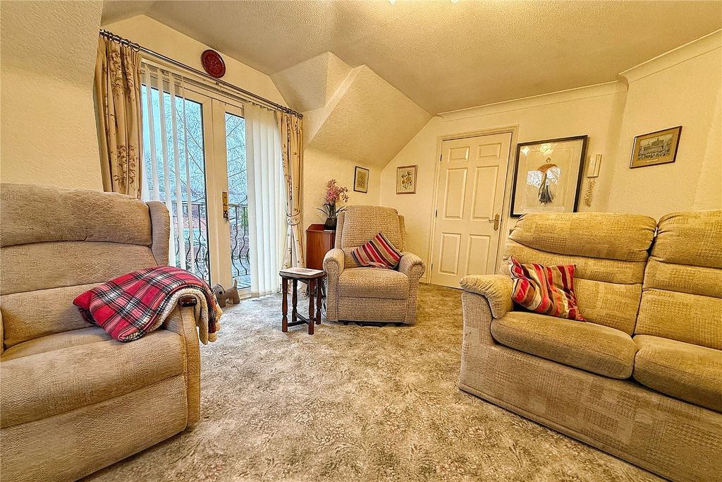 Property photo 3 of 16 Living Room