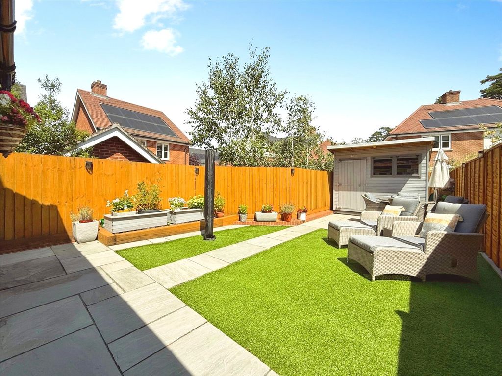 Property photo 2 of 23 Picture No. 25