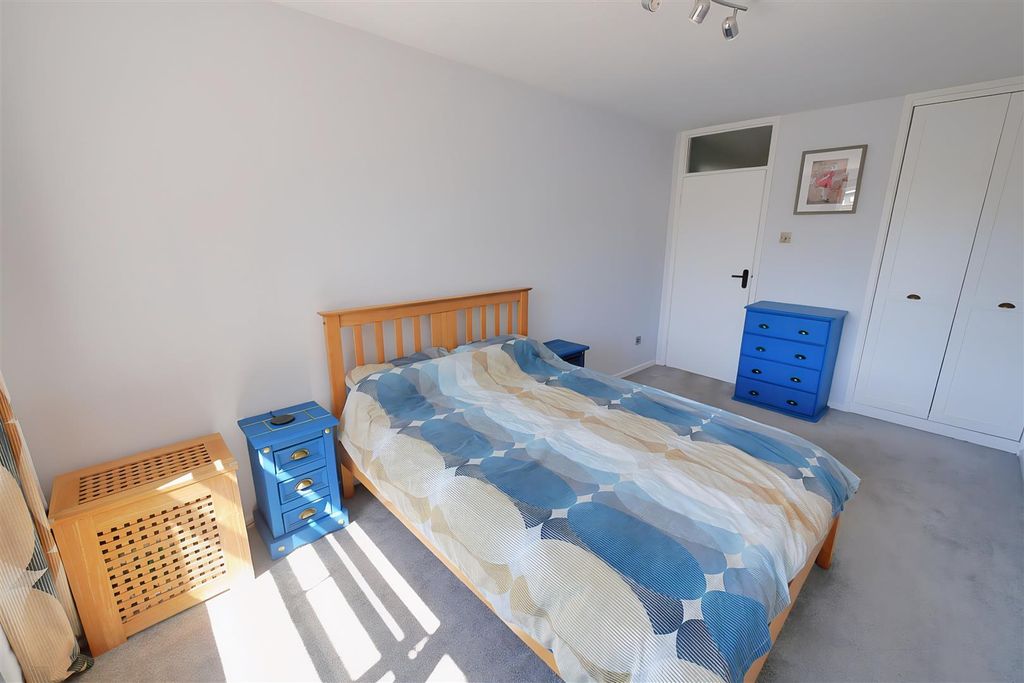 Property photo 3 of 10 Bedroom