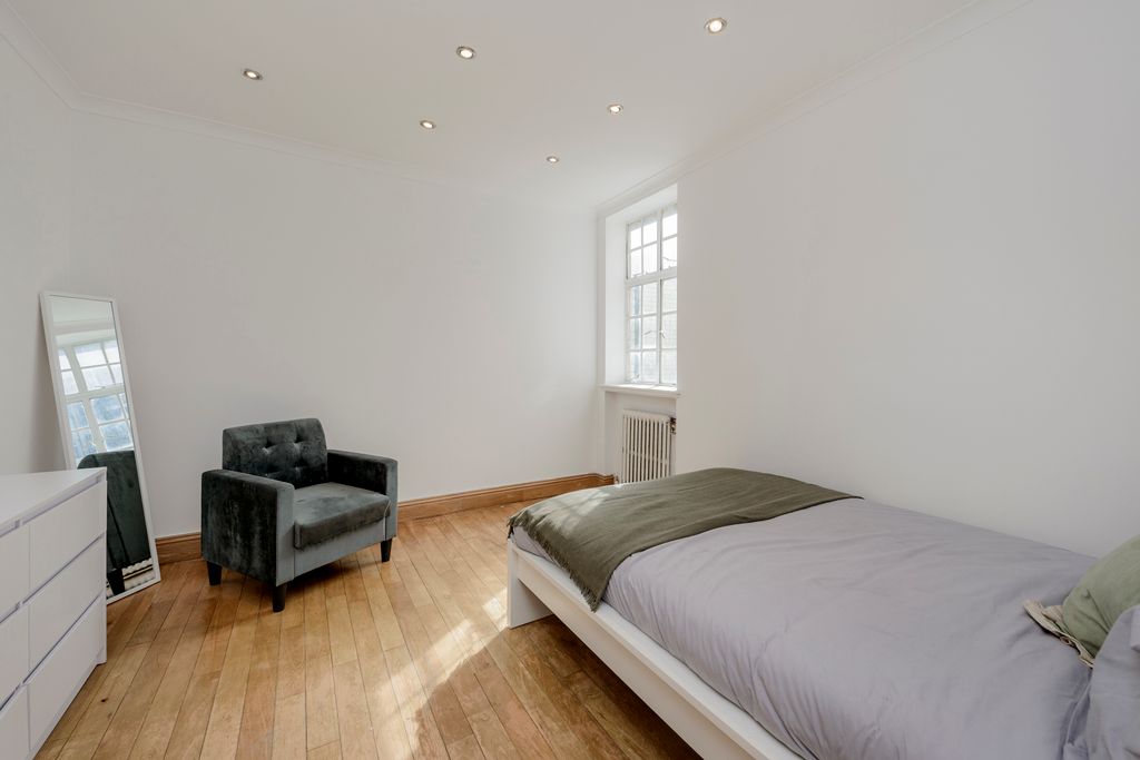 Property photo 3 of 5 21 Quebec Ct-0148.Jpg