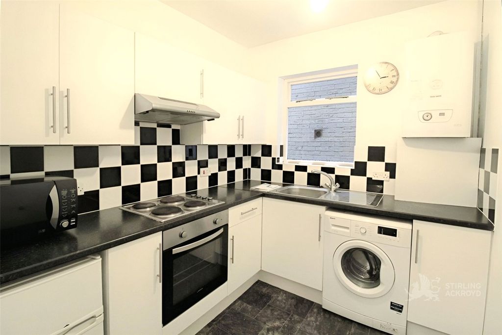 Property photo 3 of 6 Kitchen