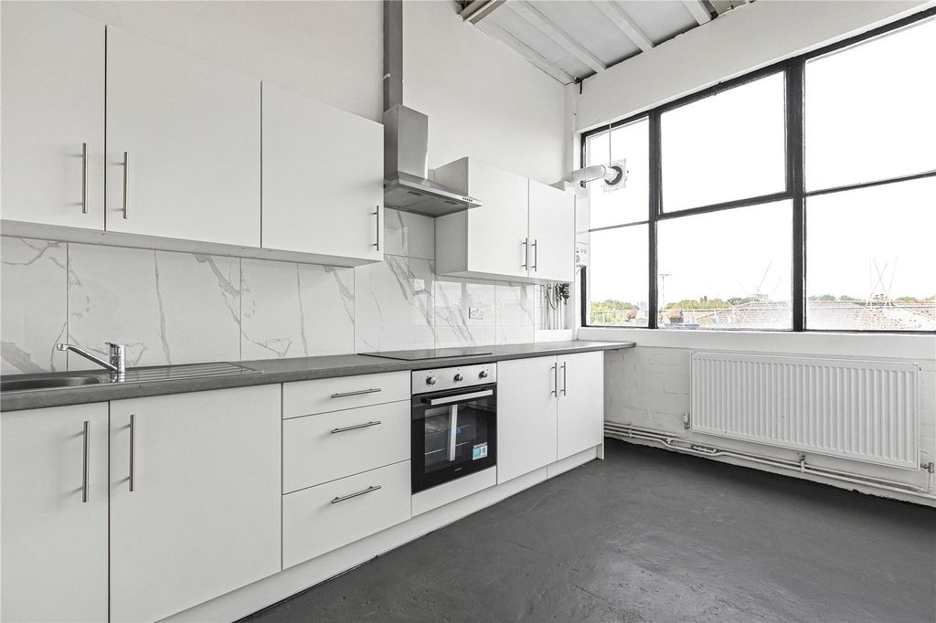 Property photo 2 of 19 Kitchen