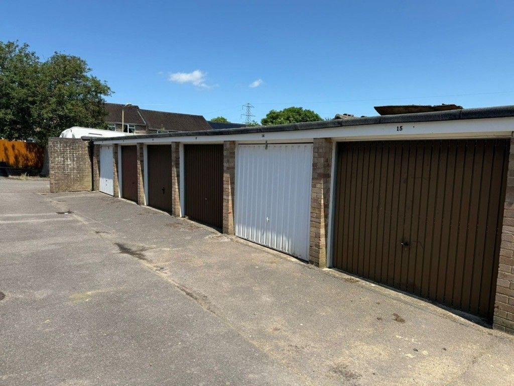 Property photo 3 of 7 Garages 15-19