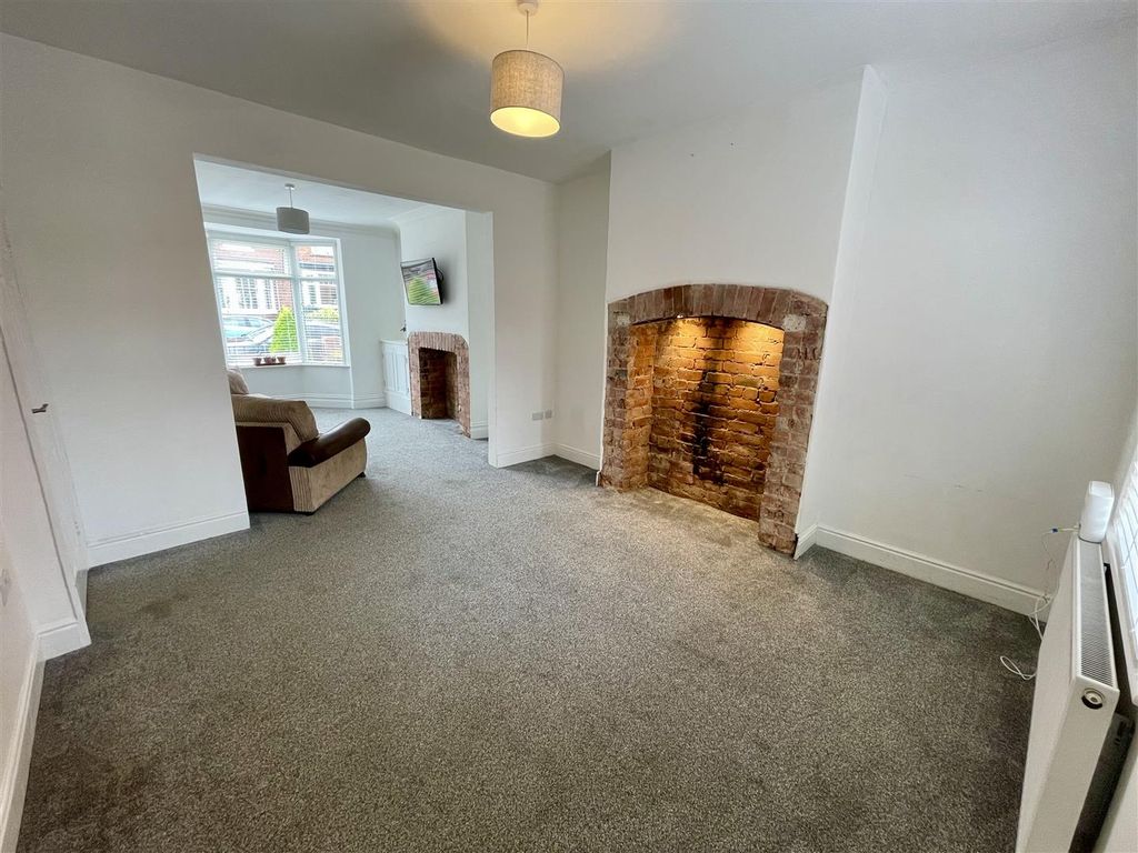 Property photo 3 of 9 Dinning Room