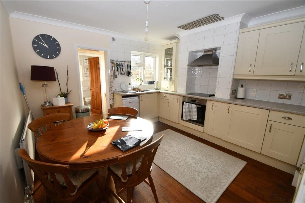 Property photo 3 of 8 Kitchen