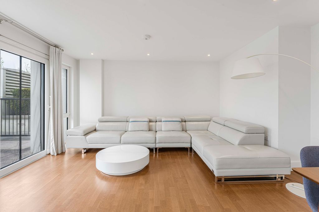 Property photo 2 of 28