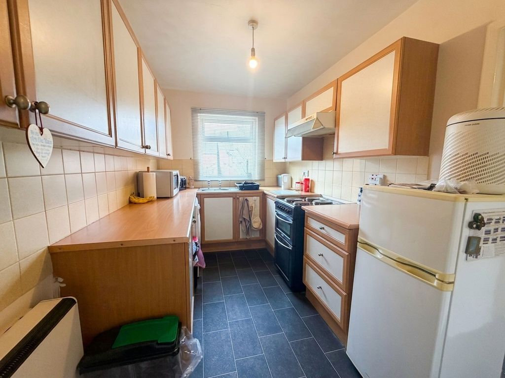 Property photo 2 of 5 Kitchen