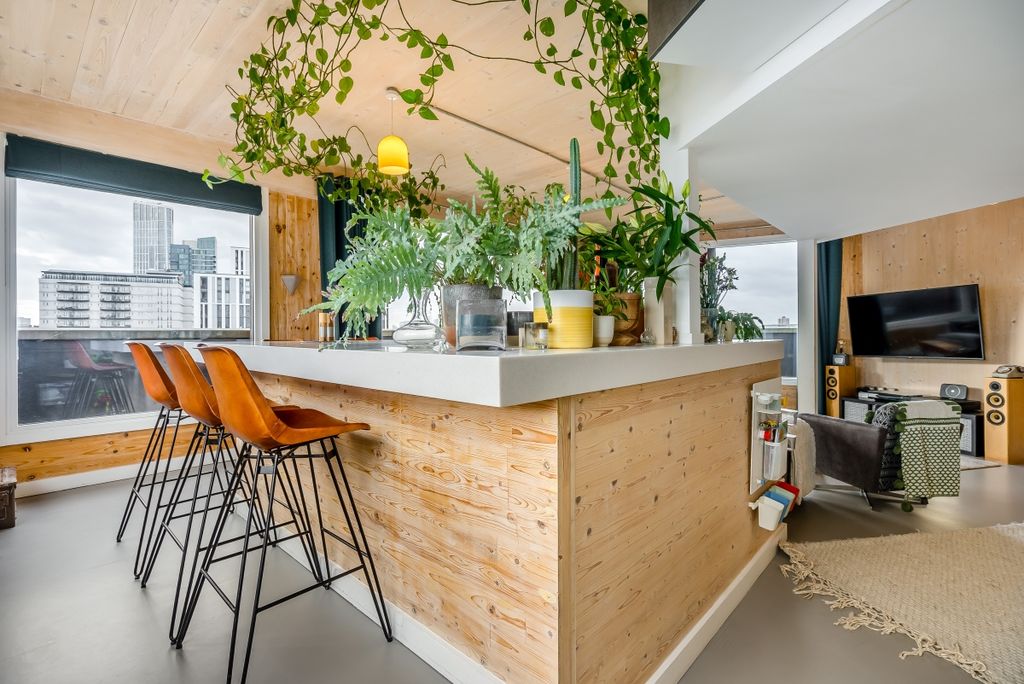 Property photo 3 of 32 8537541-Interior41