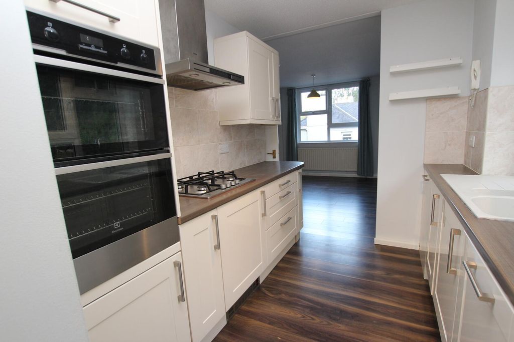 Property photo 3 of 15 Kitchen