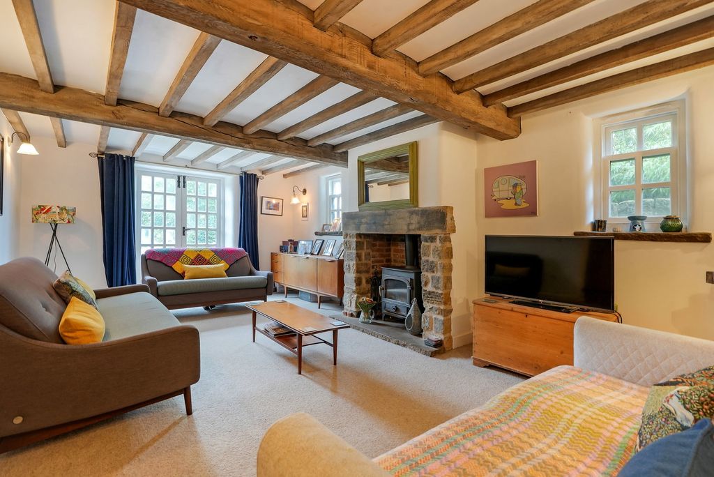 Property photo 2 of 33