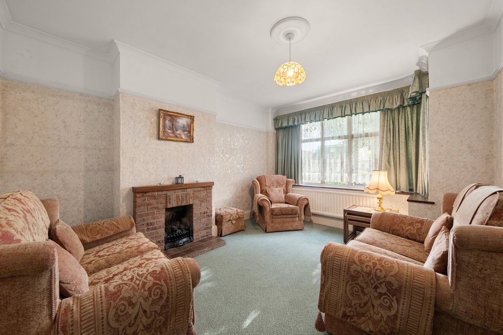 Property photo 2 of 18 Picture No. 11