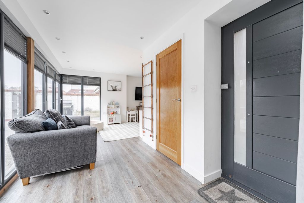 Property photo 3 of 20