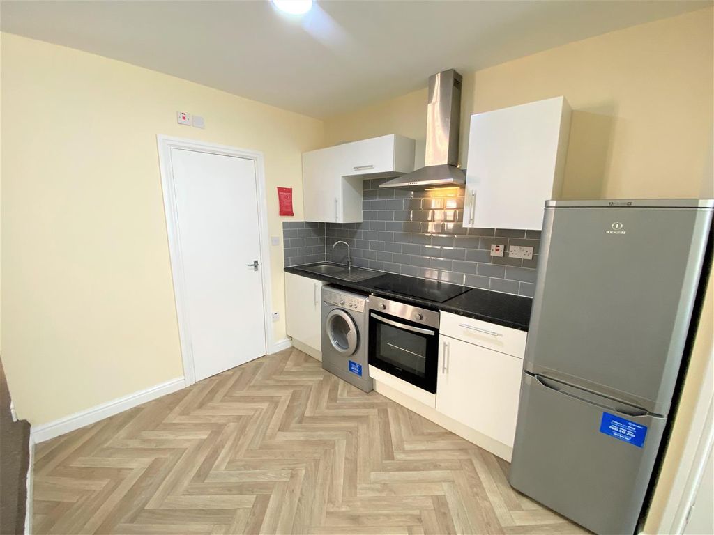 Property photo 2 of 8 Kitchen