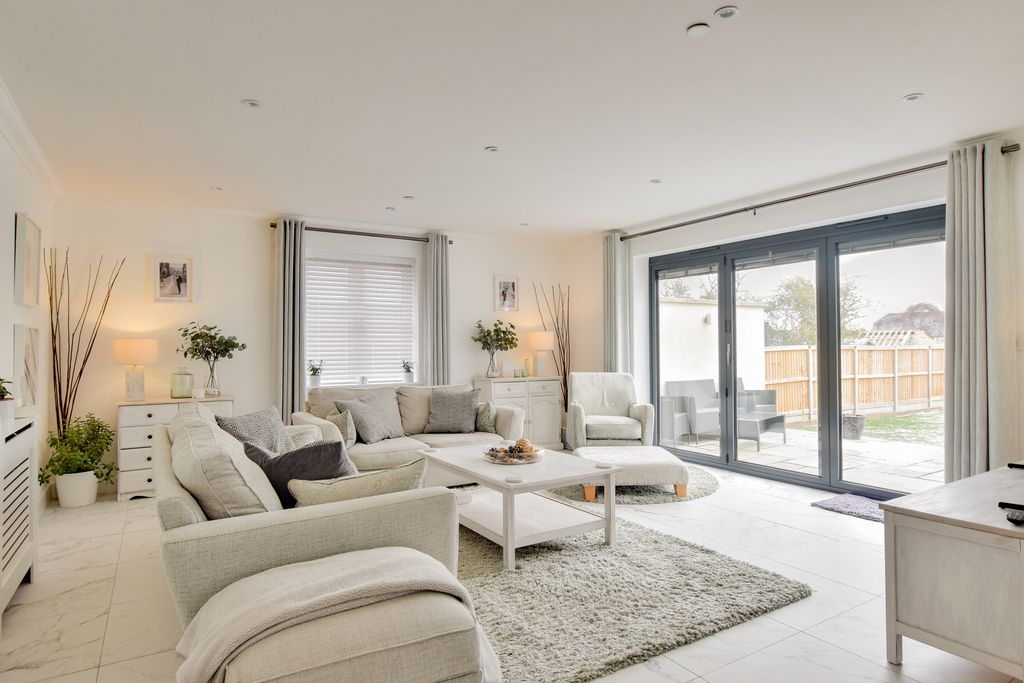 Property photo 1 of 25 Dsc_0031-Dsc_0033