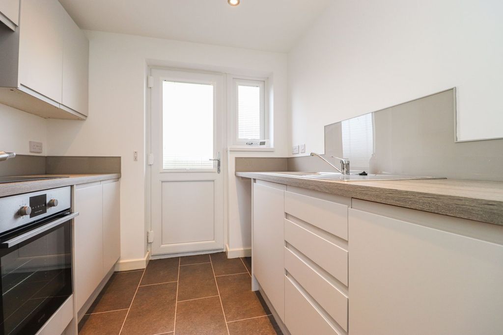 Property photo 3 of 10 Kitchen