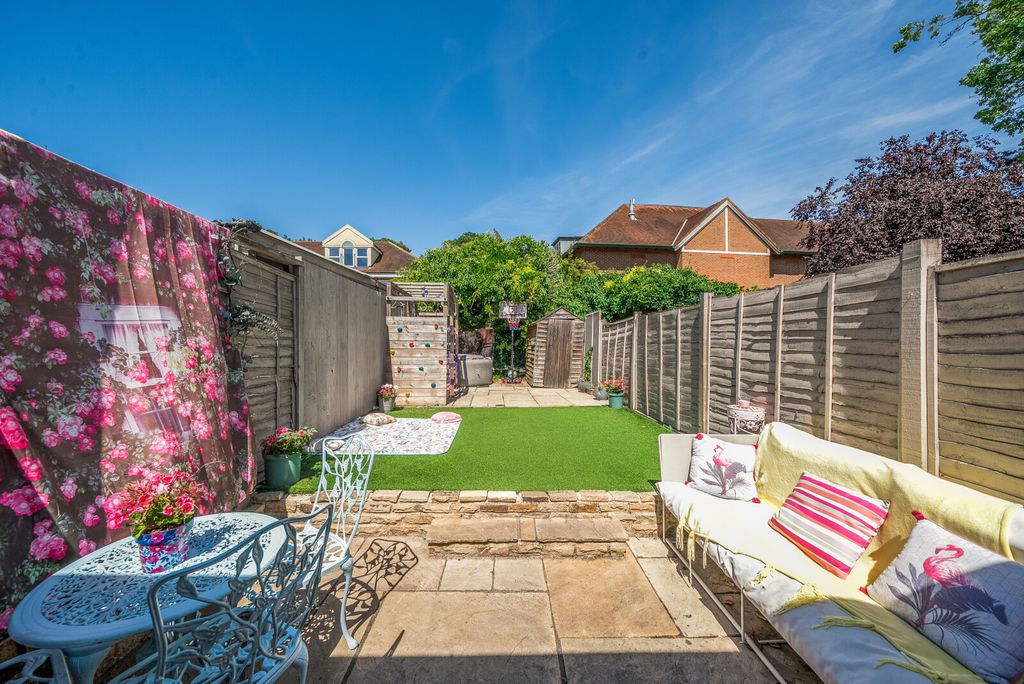 Property photo 2 of 17 Garden