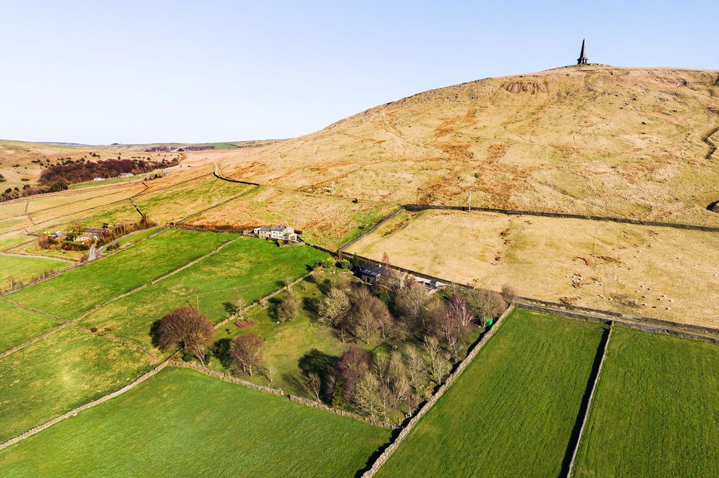 Property photo 2 of 33