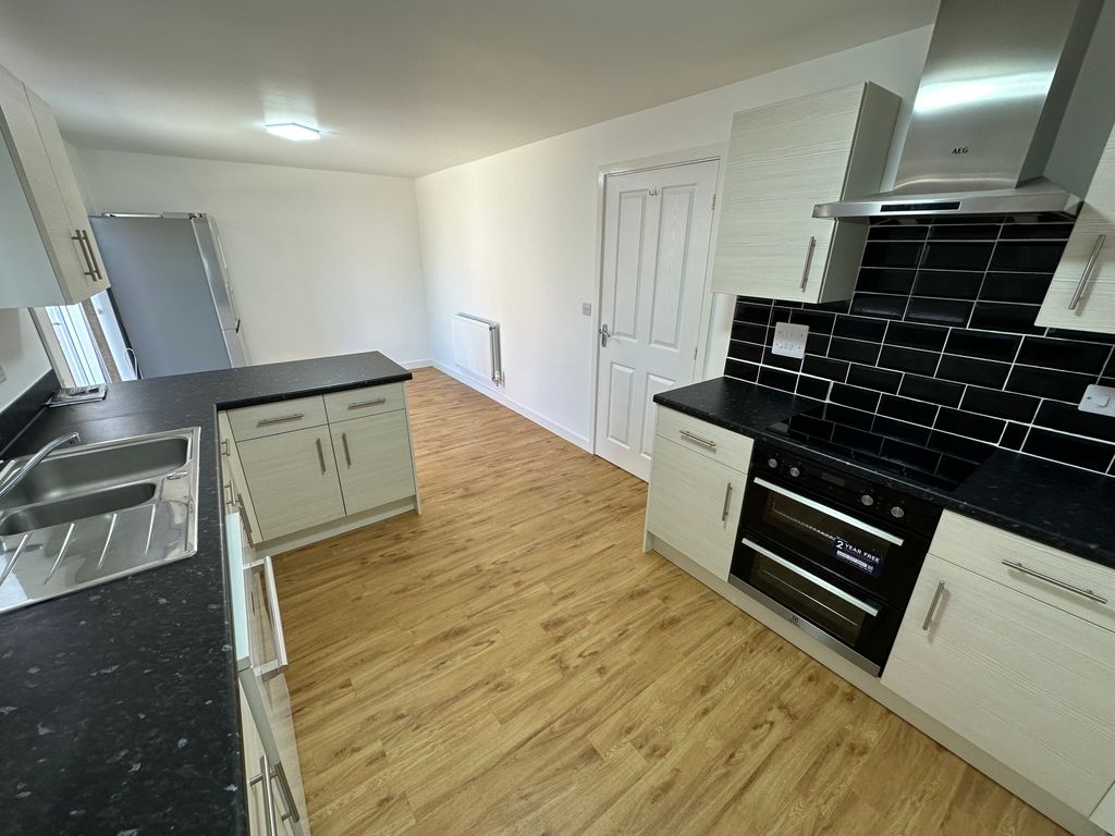 Property photo 3 of 15 Kitchen